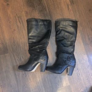 Women’s black heeled boots size 6.5